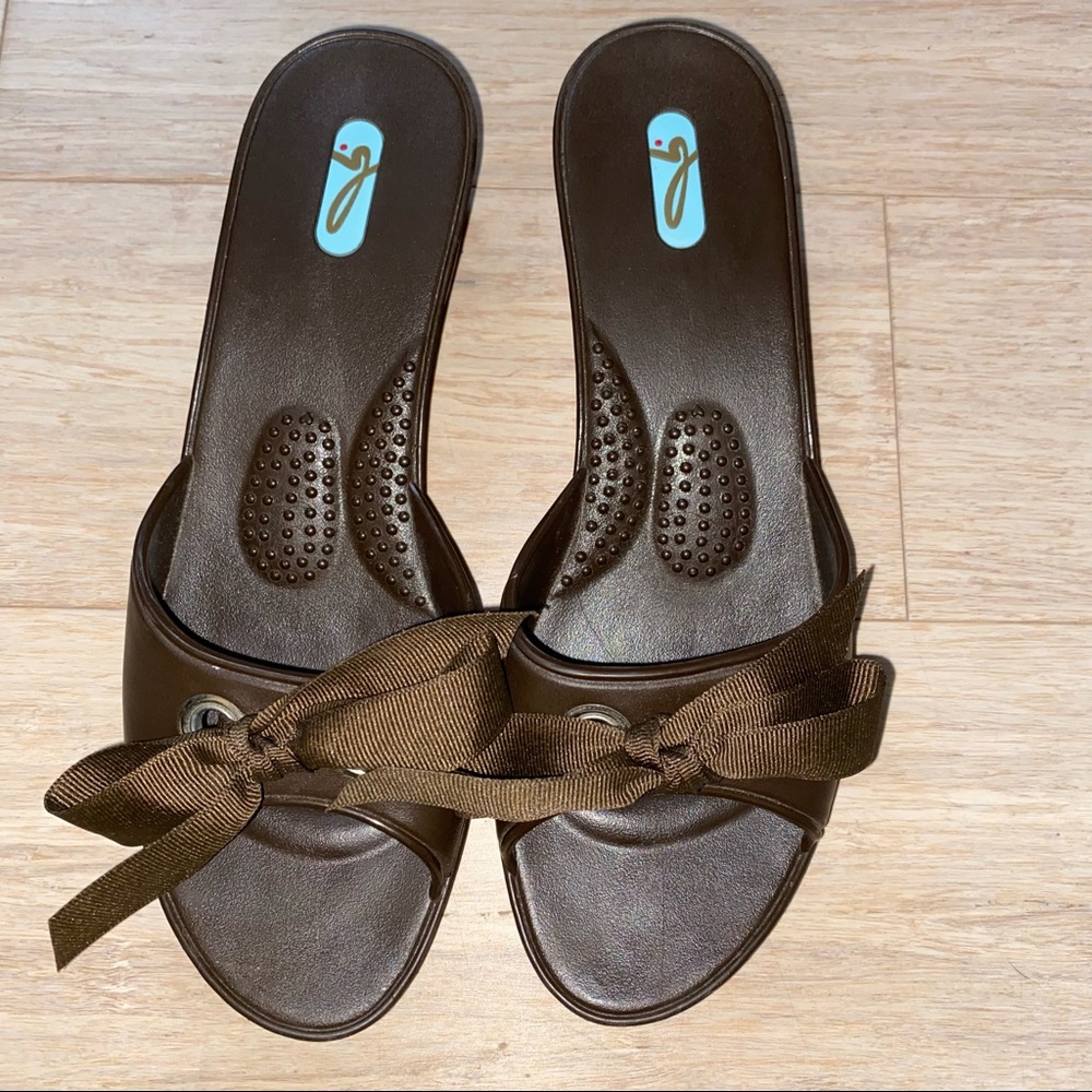 OKA b. brown ribbon heels